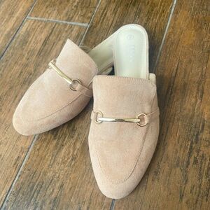 MUSSHOE Size 9 Flats